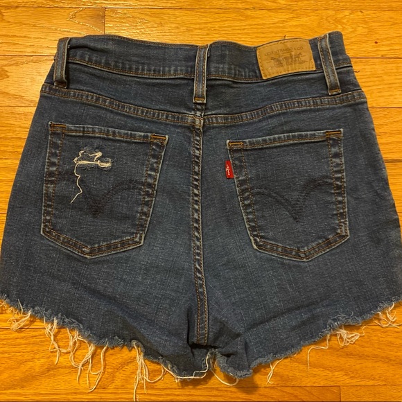 Levi’s Cut-Off Shorts - Picture 5 of 6